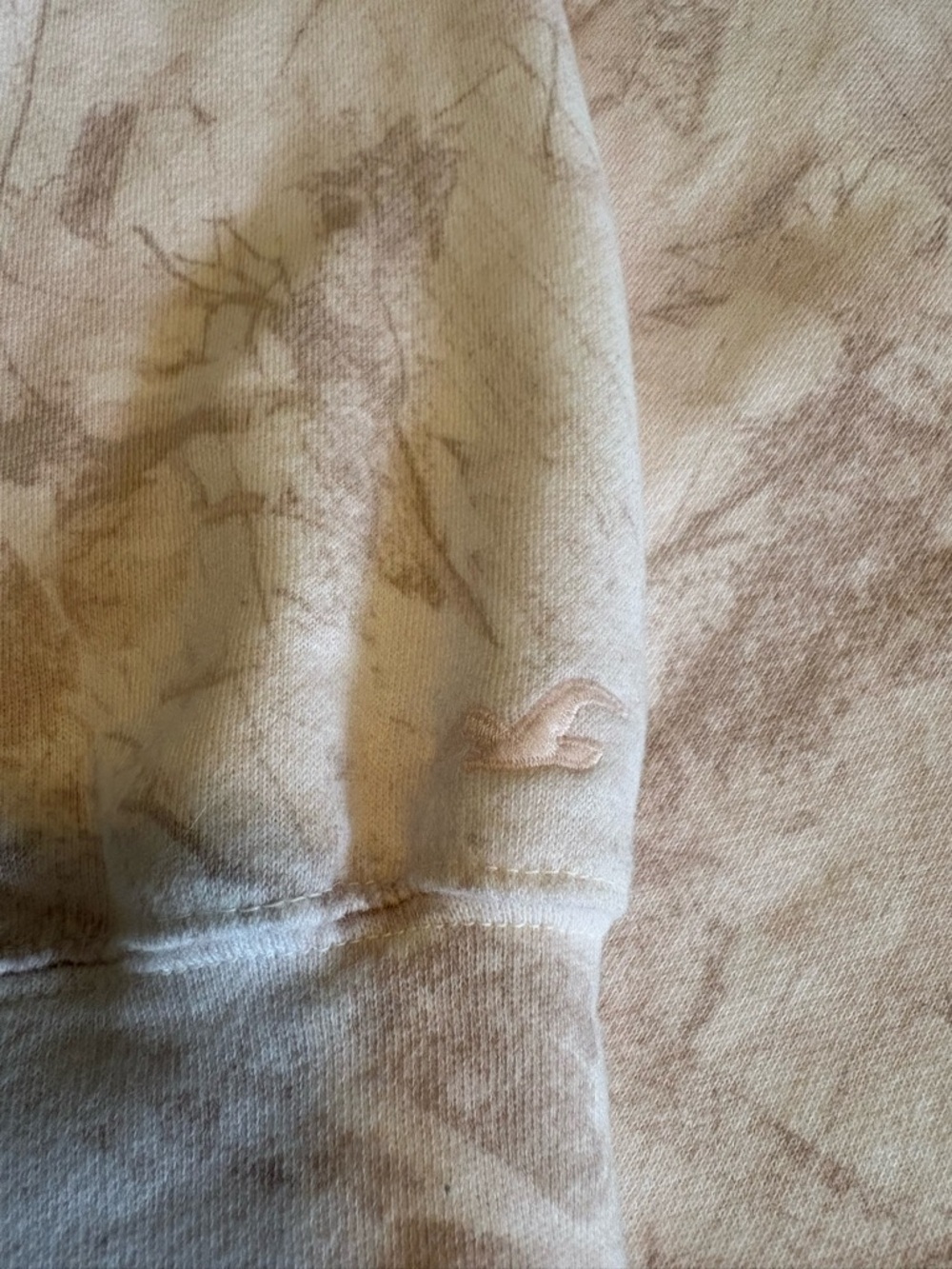 HOLLISTER Off Shoulder Camo Sweatshirt large L Cropped soft Pink Pullover cozy - Picture 6 of 8